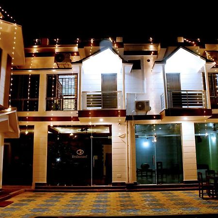 Hotel Aayes And Resort Shānti Niketan 外观 照片