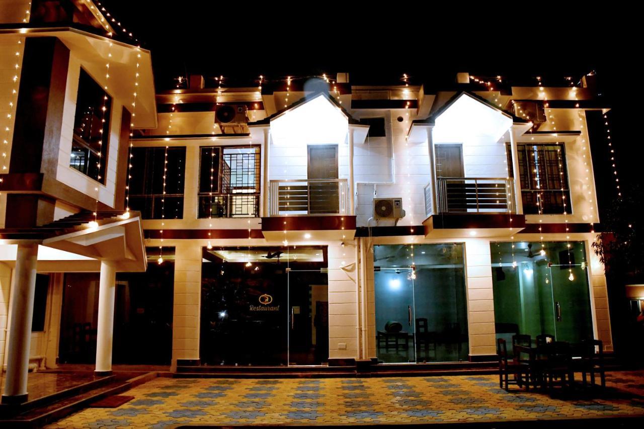 Hotel Aayes And Resort Shānti Niketan 外观 照片