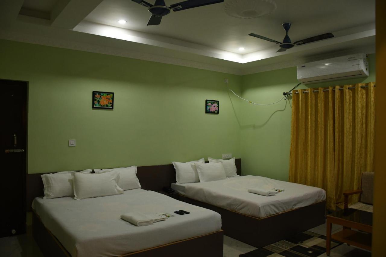 Hotel Aayes And Resort Shānti Niketan 客房 照片